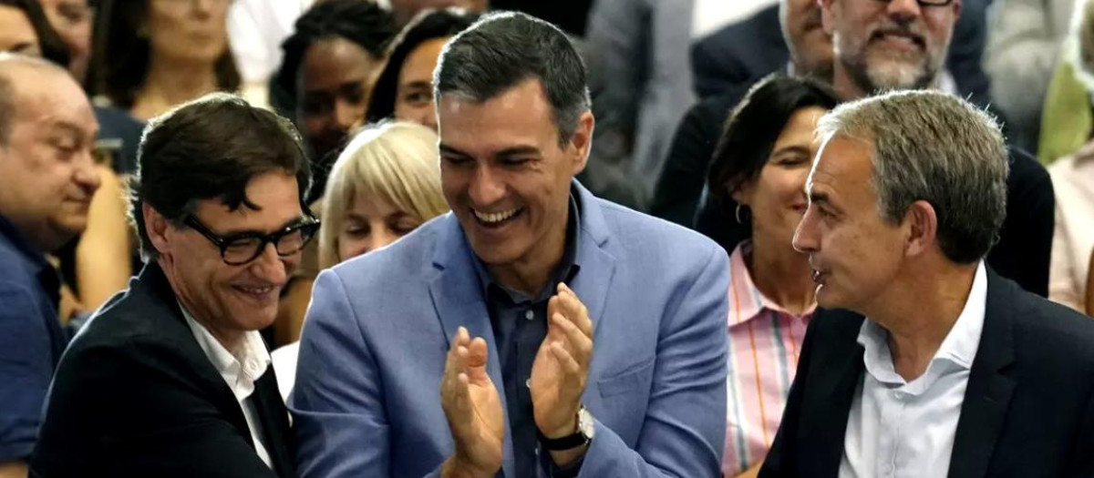 Pedro Sánchez, Zapatero y Salvador Illa en un mitin del PSC