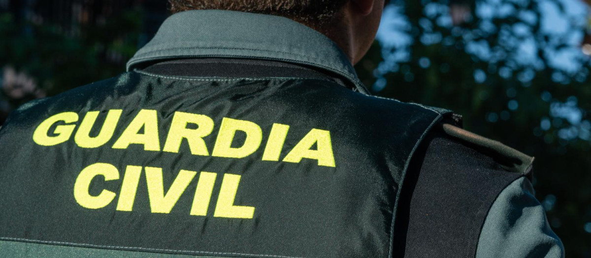 Un agente de la Guardia Civil