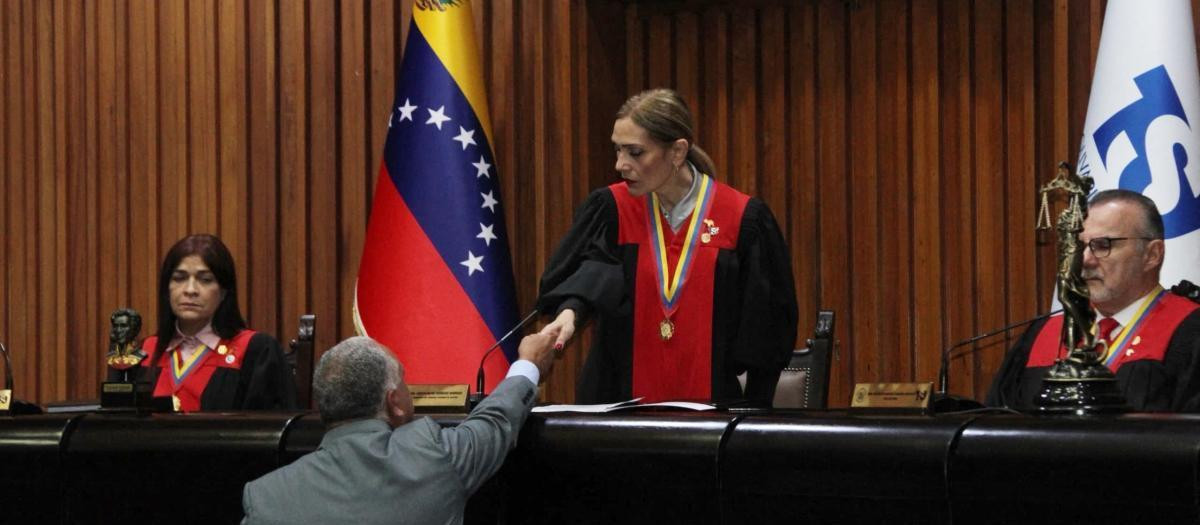 El Tribunal Supremo de Justicia de Venezuela fingiendo que revisa las actas físicas de las elecciones presidenciales