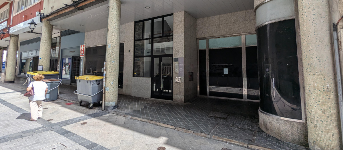 Local de La Coruña que albergó el segundo Zara del mundo