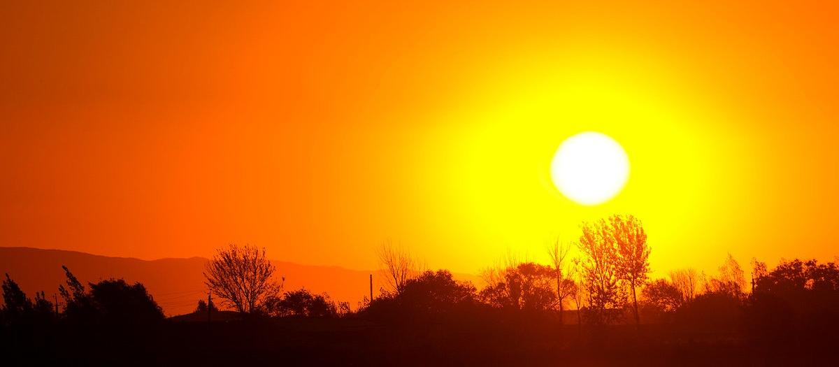 El Sol, durante un atardecer