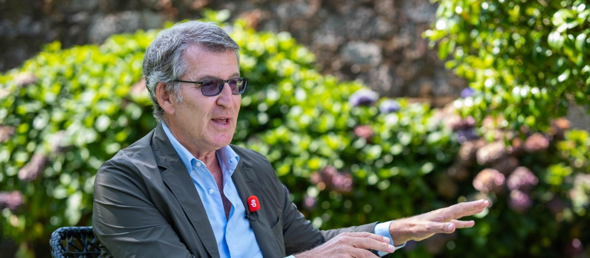 El presidente del Partido Popular, Alberto Núñez Feijóo, durante una entrevista para Europa Press, a 22 de agosto de 2024, en Santiago de Compostela, A Coruña, Galicia (España). Feijóo fue funcionario del Cuerpo Superior de la Administración General de la Junta de Galicia desde 1985 hasta que en 1991 ingresó en la política. Tras ocupar diferentes cargos de ámbito autonómico, a partir de 1996 se implicó en la política nacional. A partir de 2003 entró a formar parte del gobierno gallego, siendo vicepresidente y consejero. Tras ser elegido presidente del Partido Popular de Galicia, alcanzó la presidencia de la Junta de Galicia tras las elecciones autonómicas de 2009, y se mantuvo en el cargo hasta 2022 cuando fue elegido como nuevo presidente nacional del partido tras la salida de Pablo Casado.
22 AGOSTO 2024;SANTIAGO DE COMPOSTELA;A CORUÑA;GALICIA;FEIJOO;PP;PRESIDENTE DEL PARTIDO POPULAR
César Arxina / Europa Press
22/8/2024