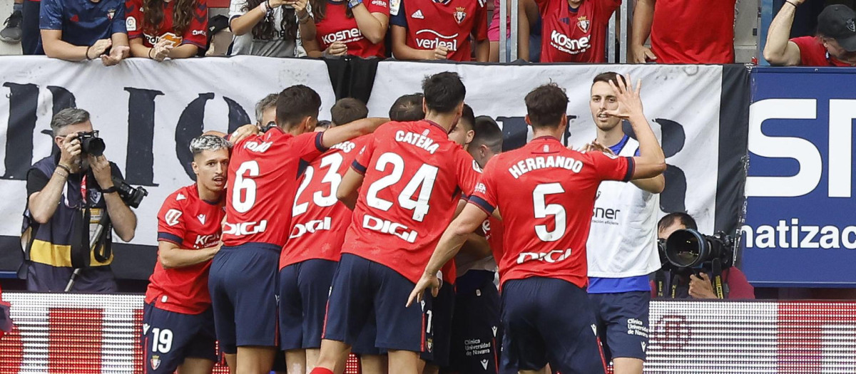 Los jugadores del Osasuna celebran el gol marcado por Rubén García ante el Mallorca