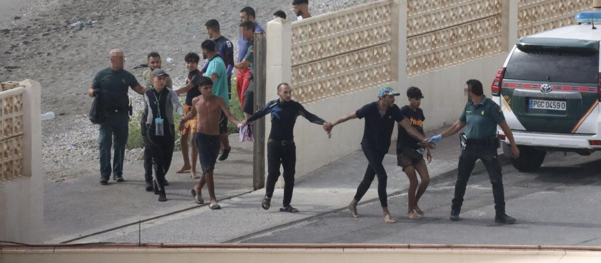 Inmigrantes que han llegado a Ceuta este lunes