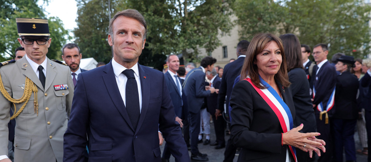El presidente Macron junto a la alcaldesa Anne Hidalgo en el 80 aniversario de la liberación de París