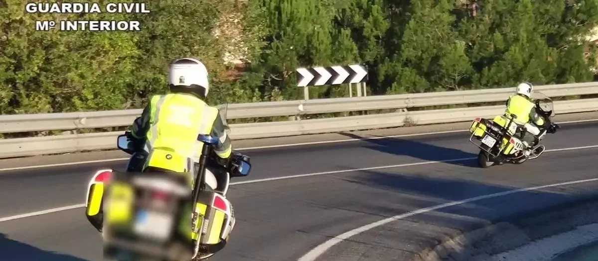 La Guardia Civil detiene a un conductor que ha provocado un siniestro vial en la Vuelta Ciclista a España 2024