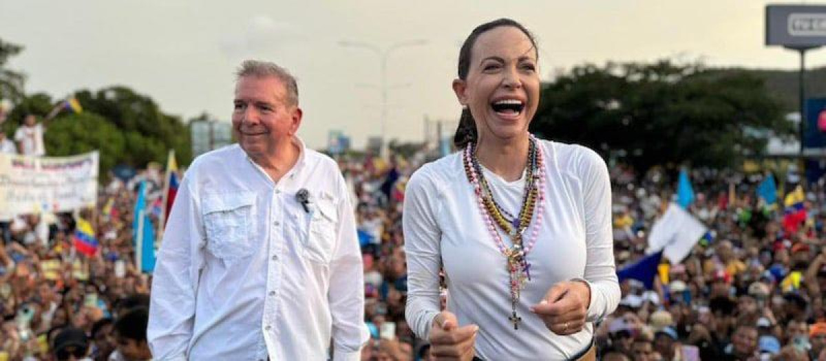 Edmundo González y María Corina Machado durante un acto de la oposición contra Maduro