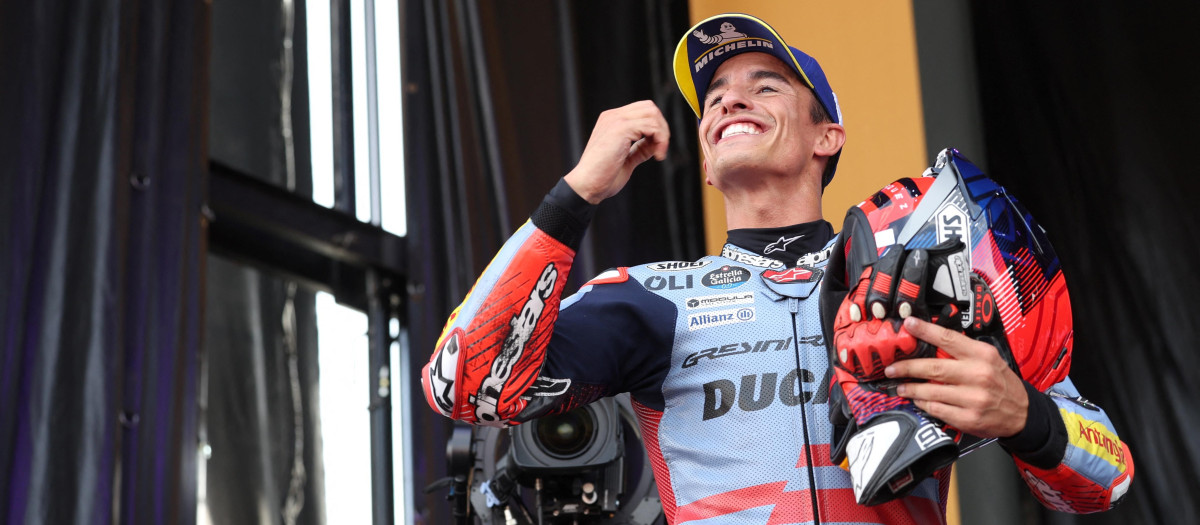 Marc Márquez celebra su victoria en la sprint de Motorland