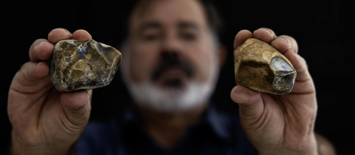 El fotógrafo, vecino de la zona, ha estado recogiendo, almacenando y clasificando los restos arqueológicos los últimos meses