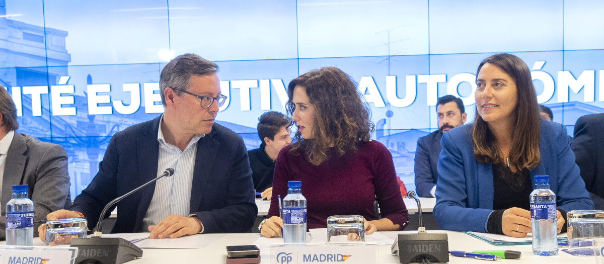 Alfonso Serrano, Isabel Díaz Ayuso y Ana Millán