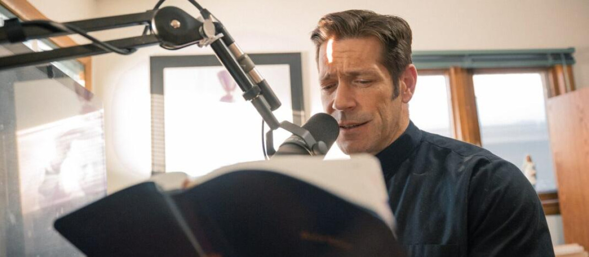 El padre Mike Schmitz, con su programa "La Biblia en diez minutos", se ha convertido en líder de audiencias