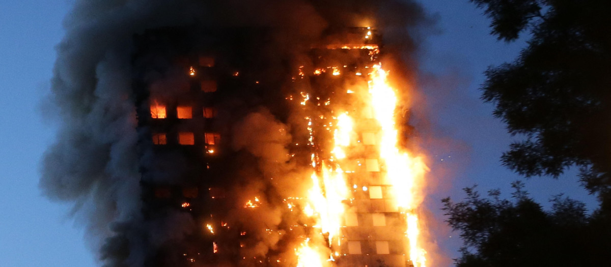 Imagen de archivo del incendio de la Torre Grenfell de Londres, en 2017