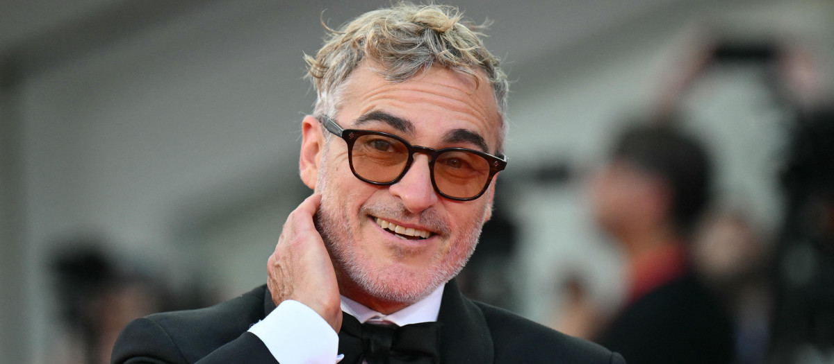 Joaquin Phoenix asiste a la alfombra roja de la película 'Joker: Folie a deux' durante el 81º Festival Internacional de Cine de Venecia