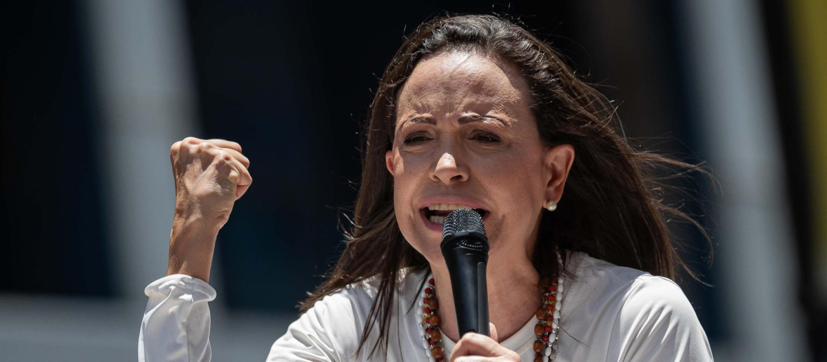 La líder opositora venezolana, María Corina Machado, pronunciando un discurso en una manifestación, en Caracas (Venezuela).