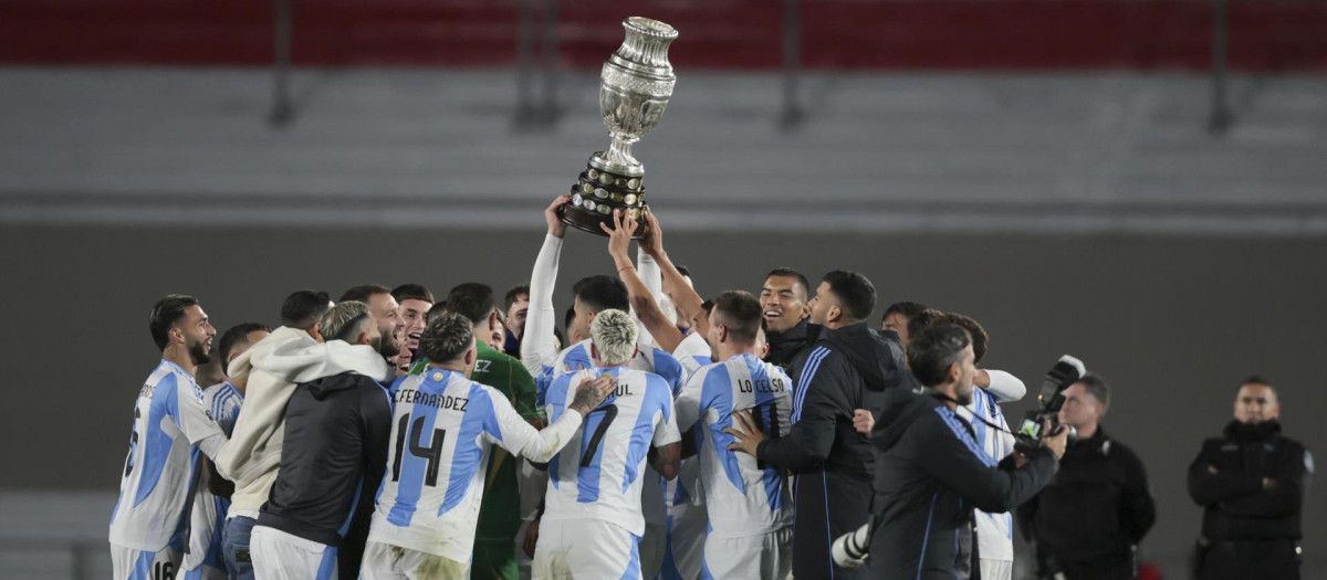 Los jugadores argentinos aprovecharon para celebrar la Copa América