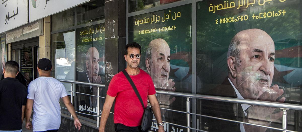 Carteles del actual presidente de Argelia y candidato presidencial independiente, Abdelmajid Tebboune