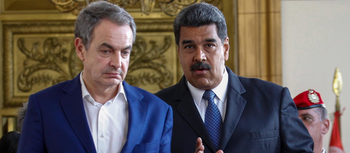 El expresidente español, José Luis Rodríguez Zapatero, junto a Nicolás Maduro