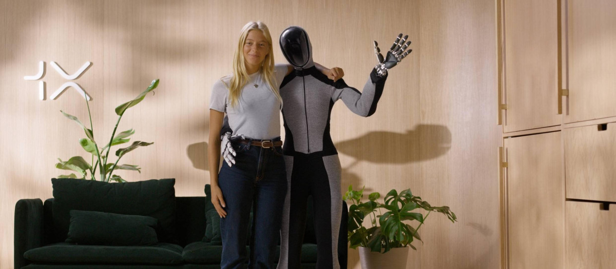 Primeras imágenes del robot Neo Beta