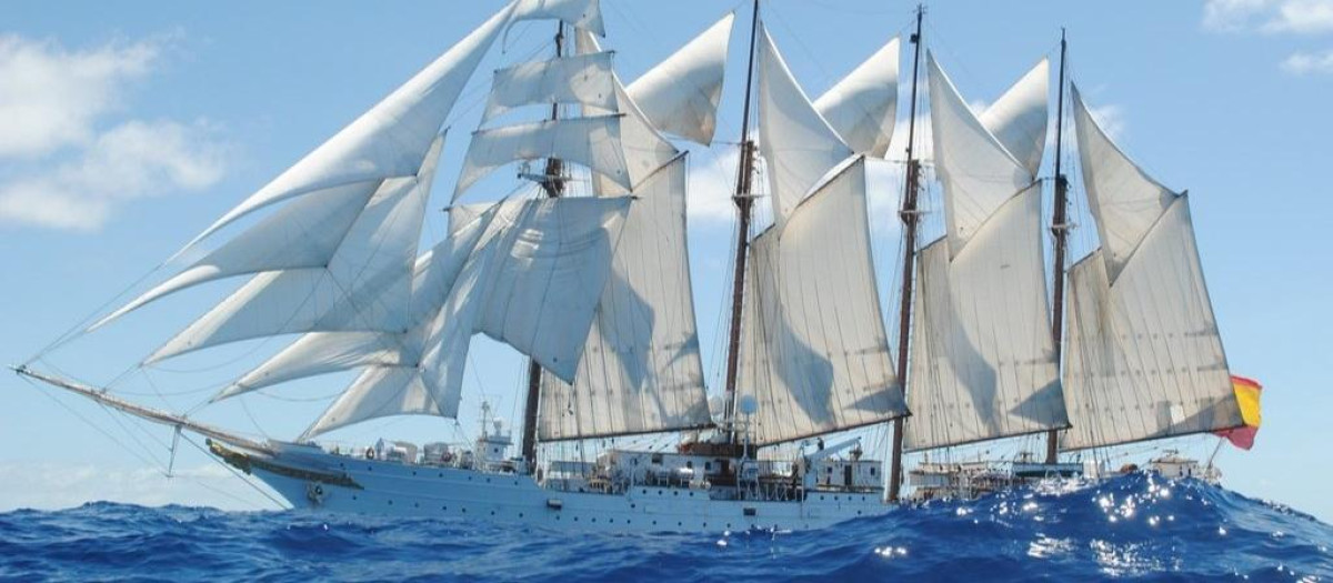 El buque escuela Juan Sebastián Elcano, camino de Barcelona