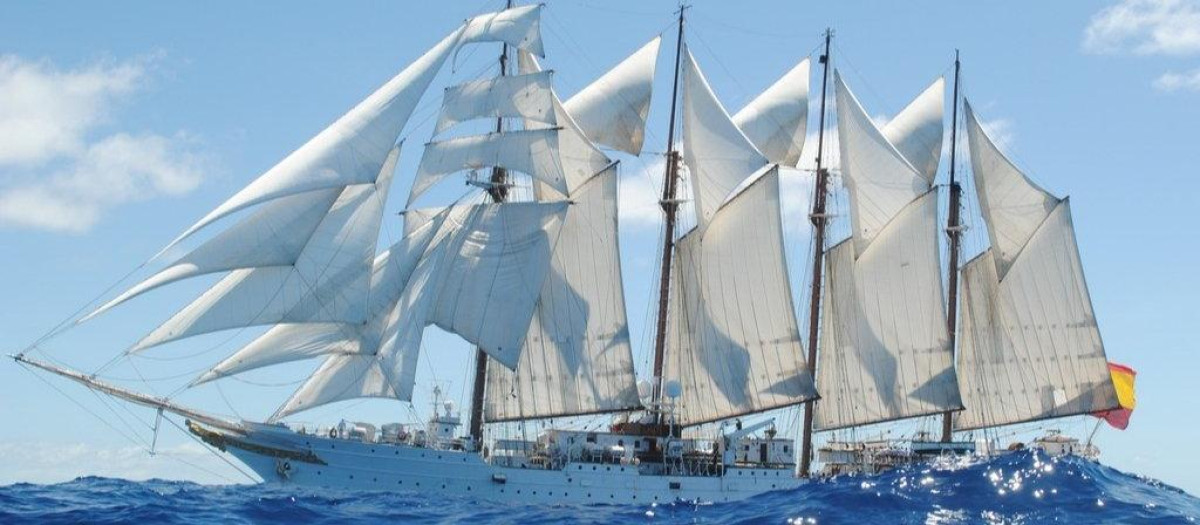 El buque escuela Juan Sebastián Elcano, camino de Barcelona