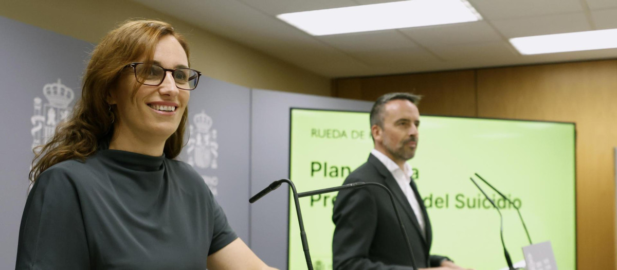 La ministra de Sanidad, Mónica García, y el secretario de Estado de Justicia, Manuel Olmedo