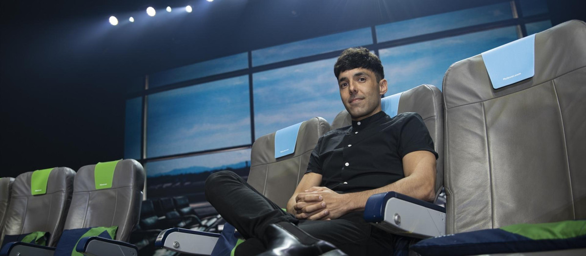 El Mago Pop posa durante una rueda de prensa en el Teatro Victoria, a 20 de marzo de 2023, en Barcelona, Catalunya (España). Antonio Díaz, más conocido como El Mago Pop, ha comprado el Branson Magic Theater, el teatro más grande del estado de Misuri, en Estados Unidos. El Mago Pop ha hecho este anuncio en el teatro que compró hace cuatro años en Barcelona, el Teatro Victoria, en una rueda de prensa para informar de su próximo debut en Broadway, concretamente en el Ethel Barrymore Theather de Nueva York, donde presentará su actual espectáculo, ‘Nada es imposible’, a partir del próximo 17 de agosto.
20 MARZO 2023;BARCELONA;CATALUNYA;MAGO POP
Lorena Sopêna / Europa Press
(Foto de ARCHIVO)
20/3/2023