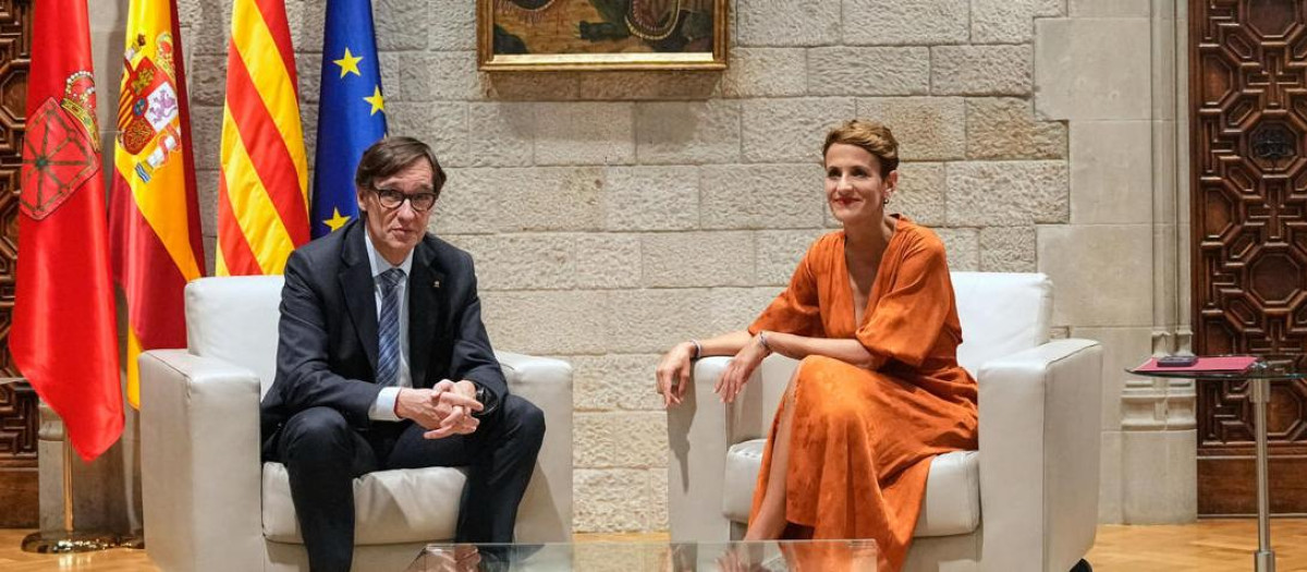 BARCELONA, 09/09/2024.-El presidente catalán, Salvador Illa, mantiene una reunión con la presidenta de la Comunidad Foral de Navarra, María Chivite, este lunes en el Palau de la Generalitat.- EFE/Alejandro García