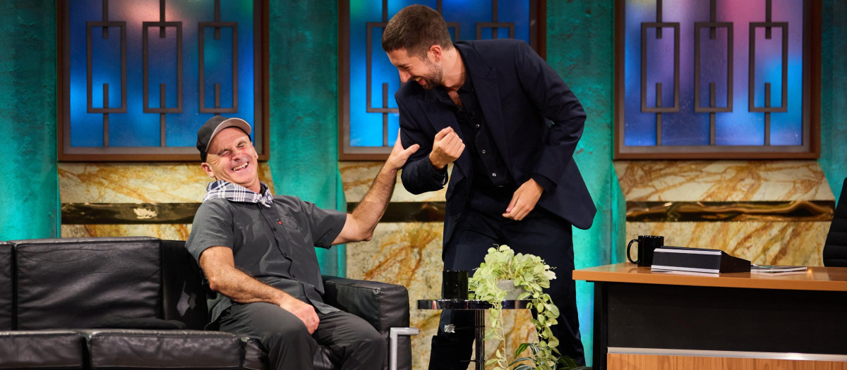 Aitor Francesena junto a David Broncano en ´La Revuelta´