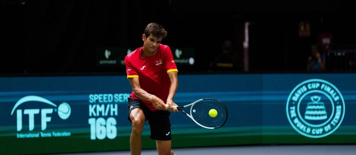 Rafa Jódar entrena con el equipo español de Copa Davis