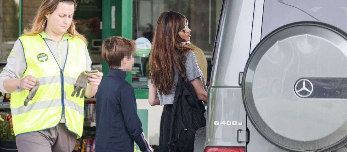 Sara Carbonero y su hijo.