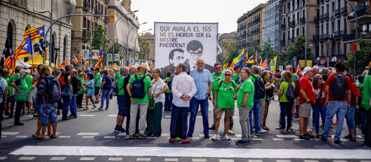 Varias personas durante la manifestación de ACN por la Diada, a 11 de septiembre de 2024, en Barcelona, Catalunya (España). Assemblea Nacional Catalana (ANC), Òmnium Cultural, Associació de Municipis per la Independència (AMI), Consell de la República, La Intersindical, CIEMEN y CDR, entidades organizadoras de las manifestaciones de la Diada de Catalunya, han instado a la "movilización multitudinaria" en el primer 11 de septiembre sin un presidente independentista al frente de la Generalitat desde hace 12 años.

Kike Rincón / Europa Press
11 SEPTIEMBRE 2024;CATALUÑA;MANIFESTACIÓN;CONCENTRACIÓN;PROTESTA;DIADA;BARCELONA;CAN;INDEPENDENTISTAS;
11/9/2024