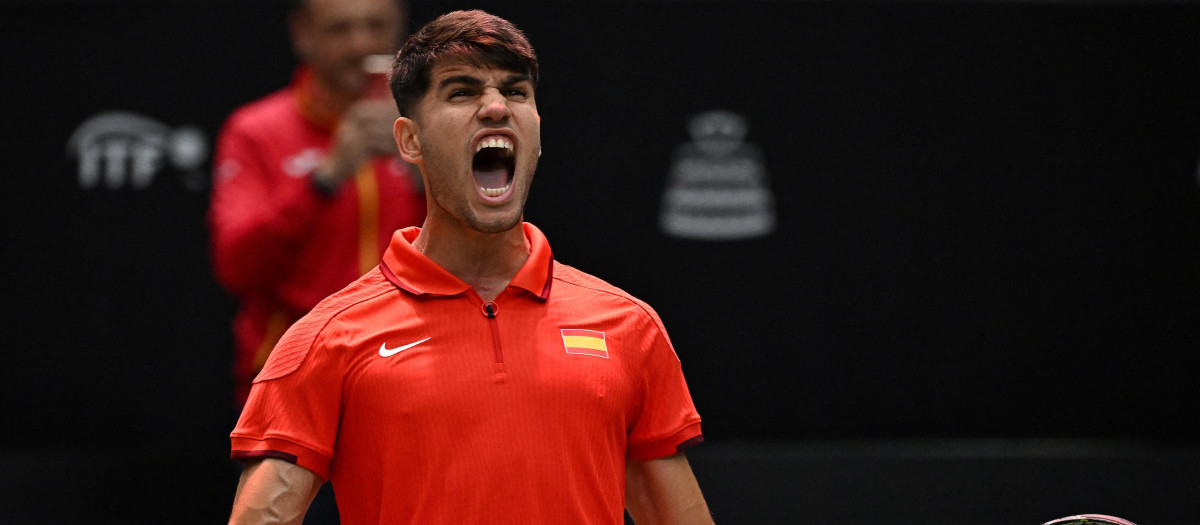 Carlos Alcaraz celebra la victoria conseguida ante el francés Ugo Humbert