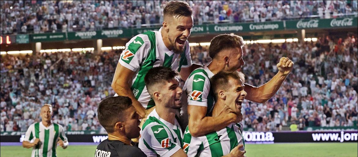 Varios jugadores del Córdoba celebran un gol en El Arcángel