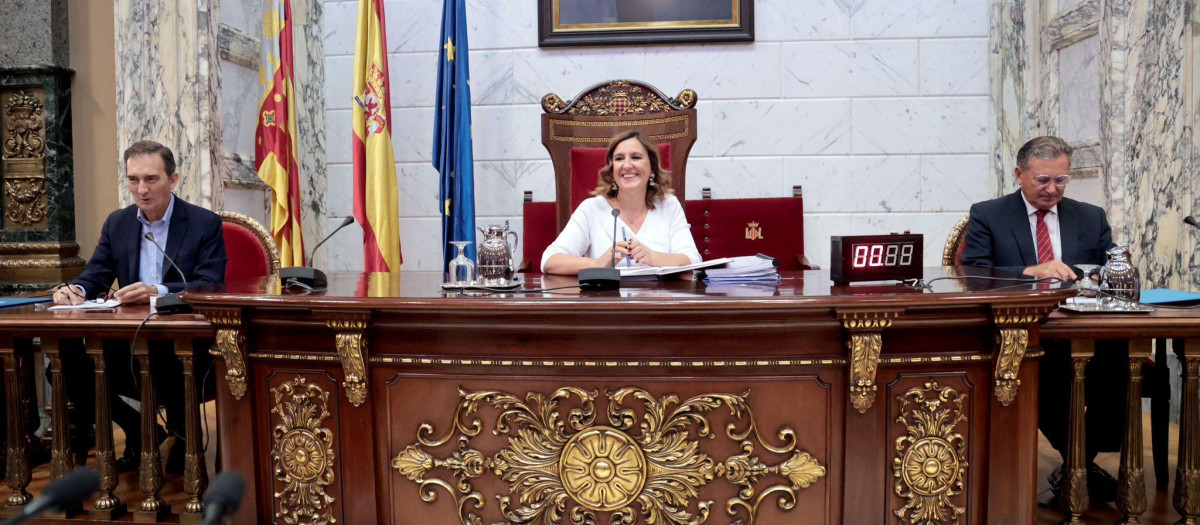 María José Catalá, antes del inicio del Debate sobre el estado de la Ciudad