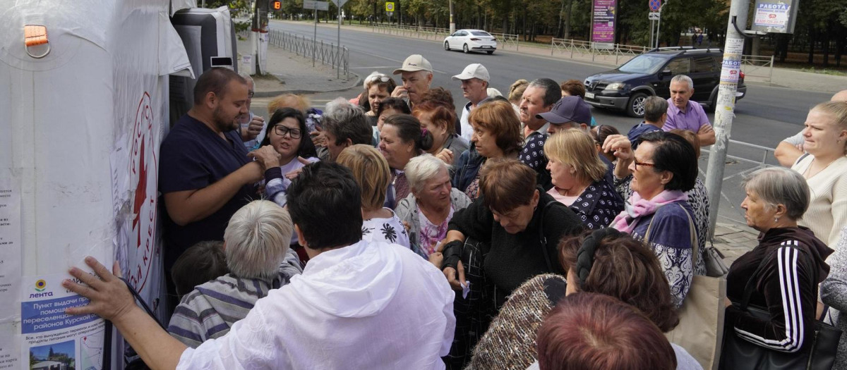 Civiles evacuados de Kursk esperan recibir ayuda humanitaria por la Cruz Roja Rusa