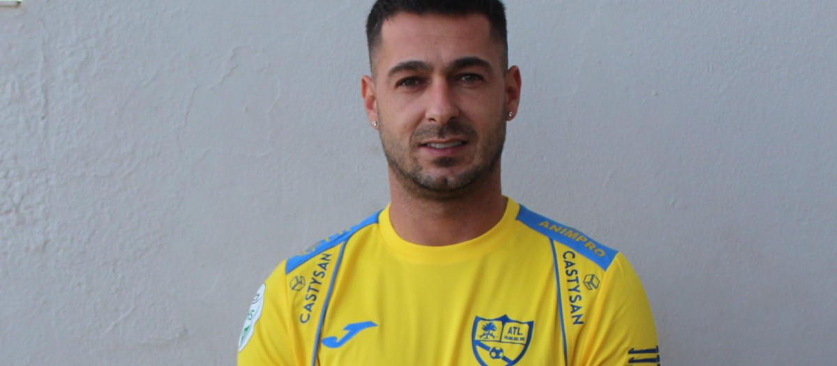 Sergio León, con la camiseta del Palma del Río