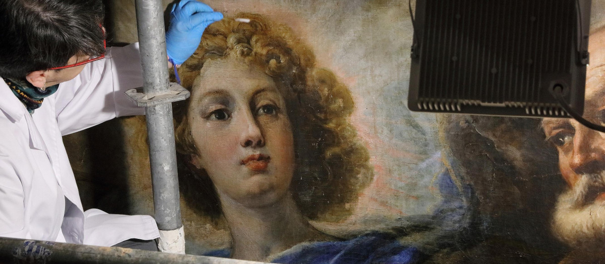 Detalle de los trabajos de restauración del magnífico retablo