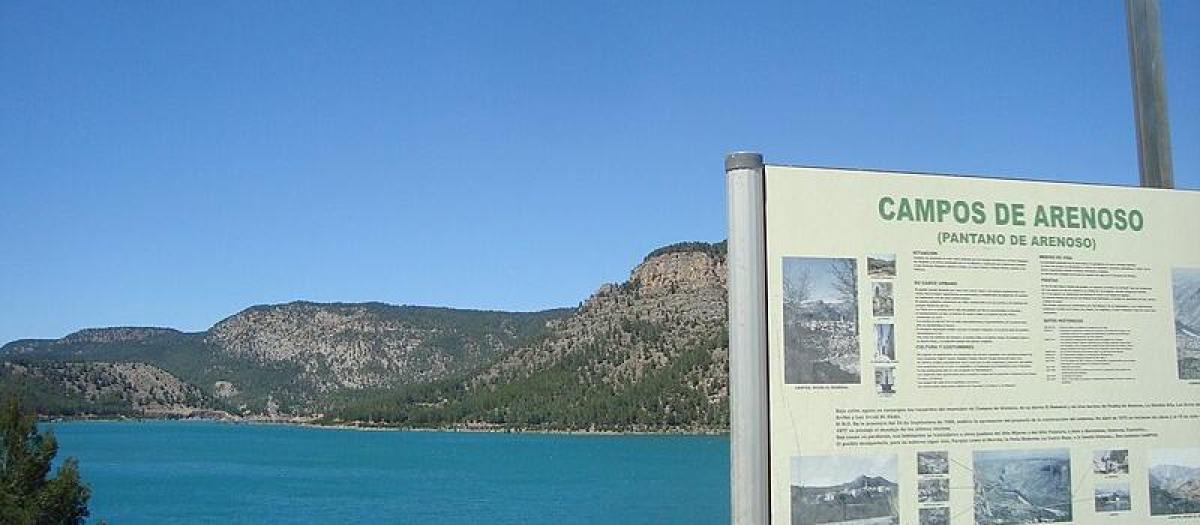 Embalse de Arenoso, donde han salido a la luz los restos del pueblo sumergido Campos de Arenoso, en Castellón