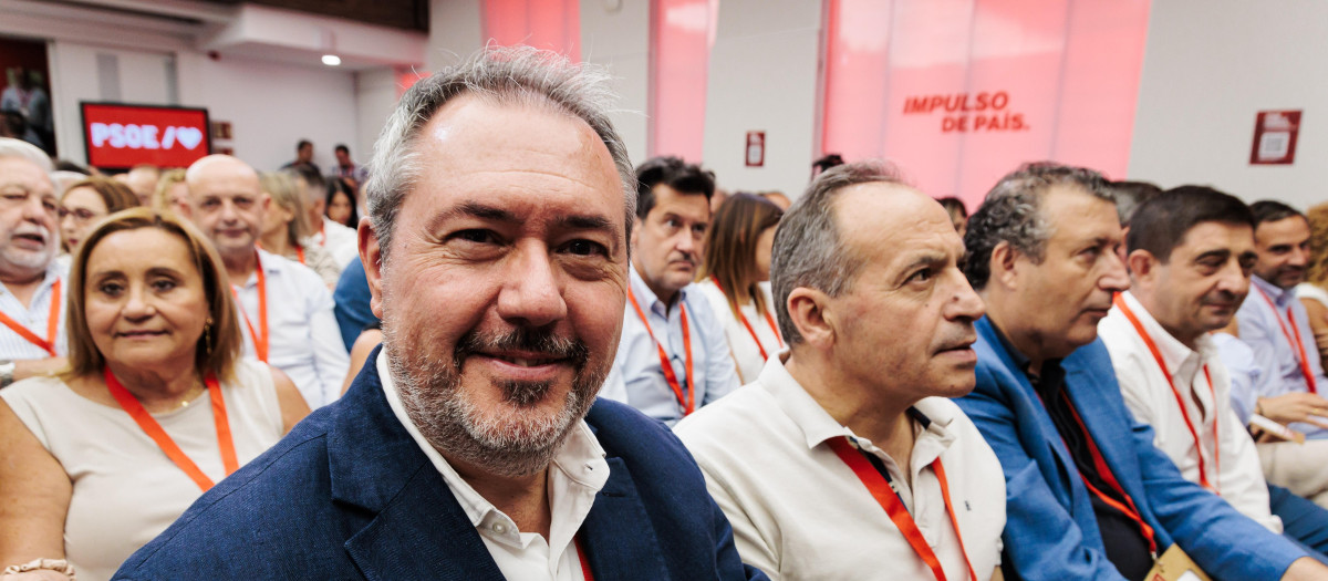 Juan Espadas, en primer plano, durante la reciente reunión del Comité Federal del PSOE en Ferraz