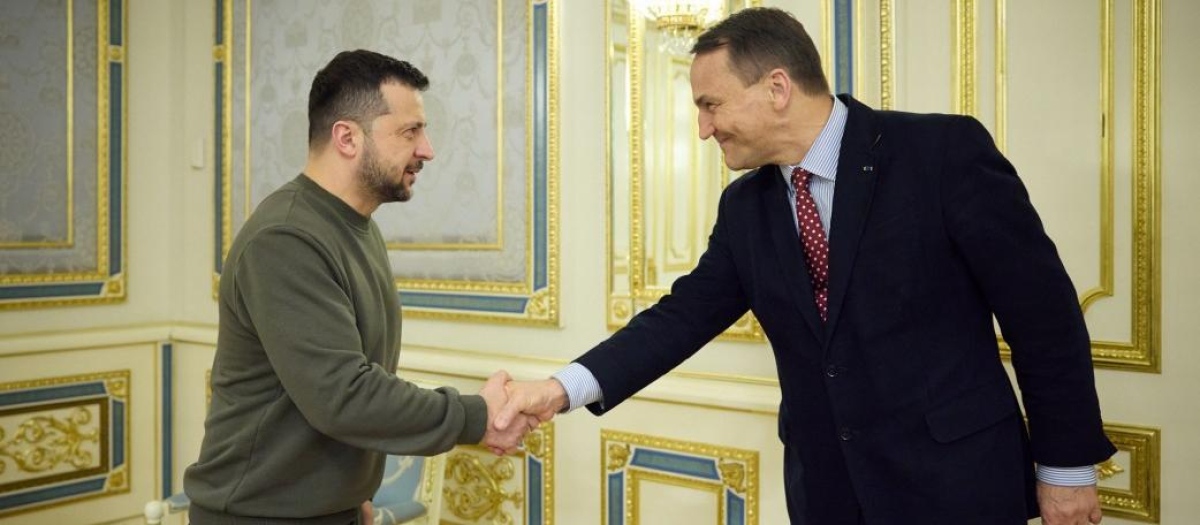 El presidente de Ucrania, Zelenski, reunido con el ministro de AA.EE de Polonia, Sikorski