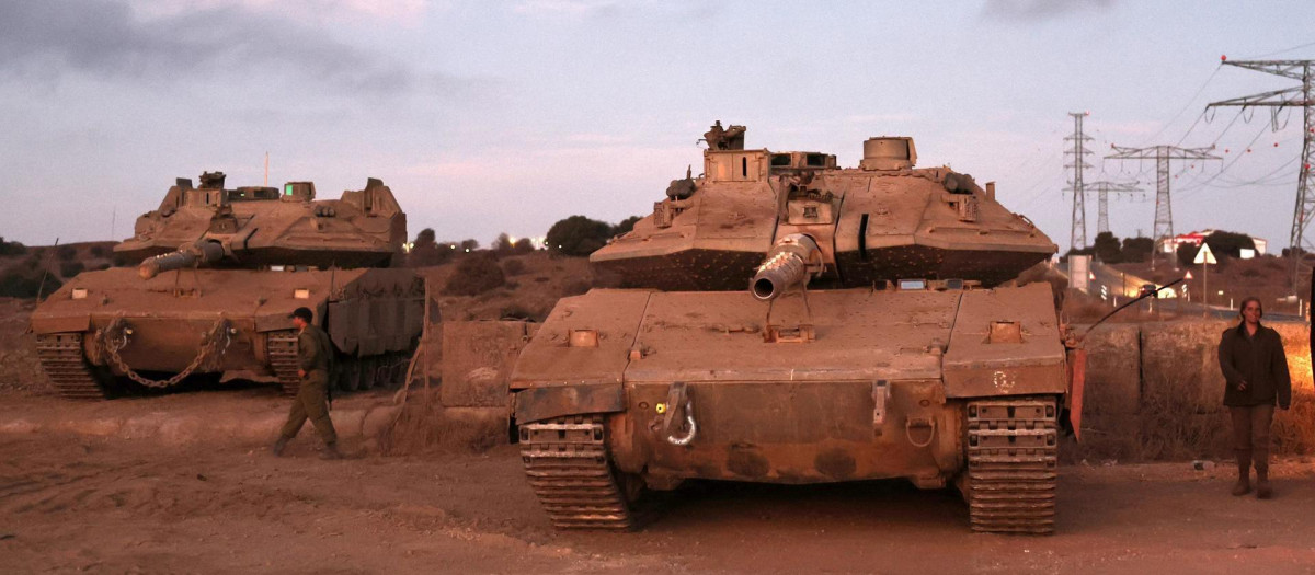 Soldados israelís con tanques en los Altos del Golán, bajo ocupación militar de Israel