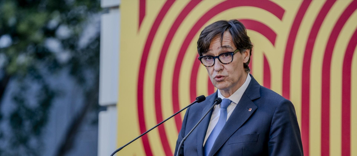 (Foto de ARCHIVO)
El presidente de la Generalitat de Cataluña, Salvador Illa durante el acto de celebración de la Diada Nacional de Cataluña 2024, en los jardines de la Delegación del Govern de la Generalitat en Madrid, a 18 de septiembre de 2024, en Madrid (España). La delegación de la Generalitat catalana en Madrid se une a la celebración de la Diada de Cataluña, que se conmemora cada 11 de septiembre. Este año se ha celebrado la primera Diada sin un presidente independentista al frente de la Generalitat desde hace 12 años.

A. Pérez Meca / Europa Press
18 SEPTIEMBRE 2024;DIADA;11S;GENERALITAT;CATALUNYA;
18/9/2024