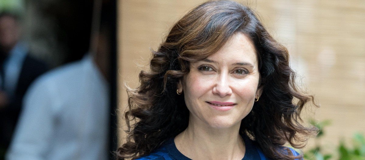 La presidenta de la Comunidad de Madrid, Isabel Díaz Ayuso, sale del Restaurante Di María tras una comida co otros presidentes autonómicos del PP, a 23 de septiembre de 2024, en Madrid (España). Los tres líderes autonómicos han comido en el restaurante de la capital después de asistir al Comité del Partido Popular que se ha celebrado esta mañana.
Diego Radamés / Europa Press
23/9/2024