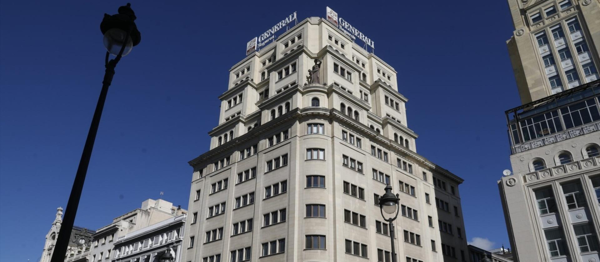 Edificio situado en el número 21 de la calle Alcalá