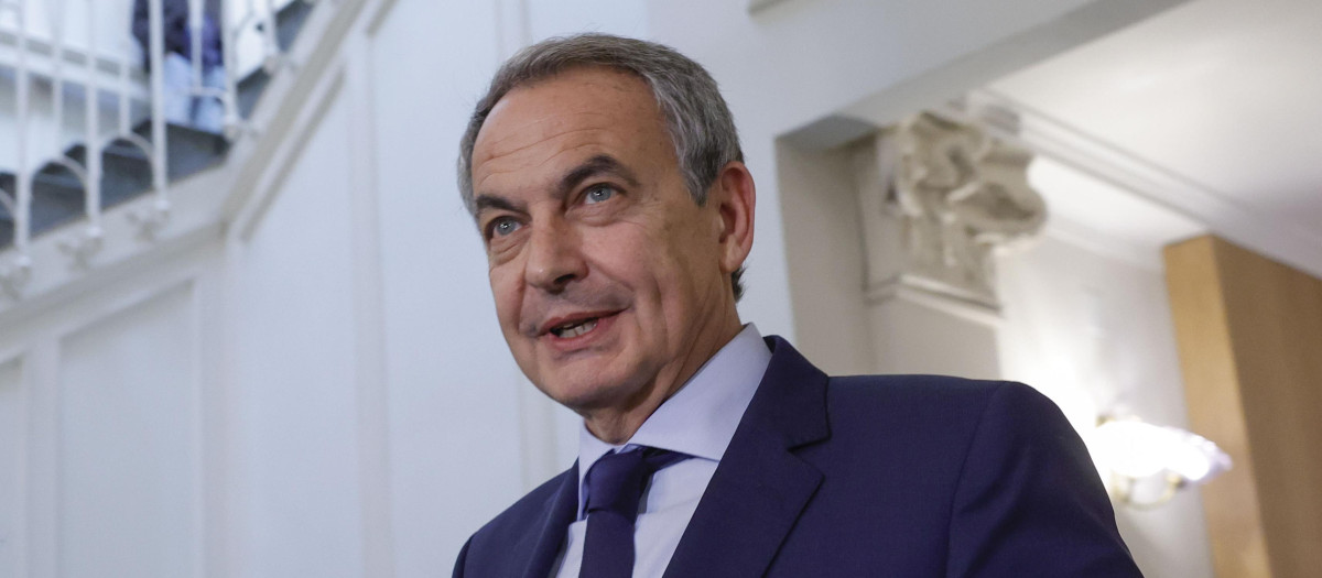 MADRID, 24/09/2024.- El expresidente del Gobierno José Luis Rodríguez Zapatero participa en la presentación del libro La democracia y sus derechos del que ha sido coordinador, este martes en el Ateneo de Madrid. EFE/ Zipi