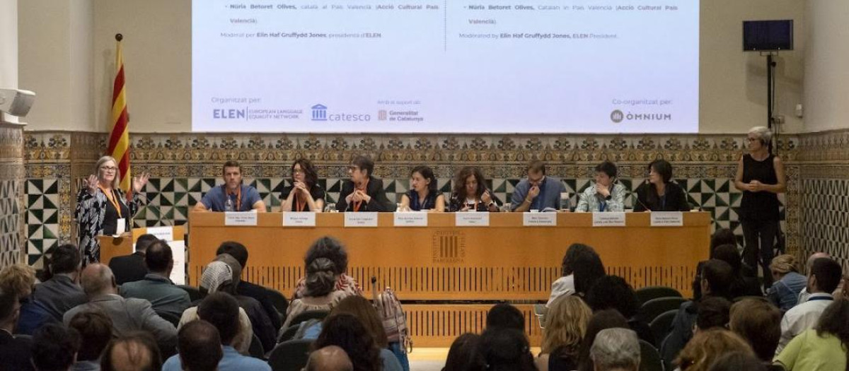 Reunión organizada por Òmnium Cultural en Barcelona en junio de 2024