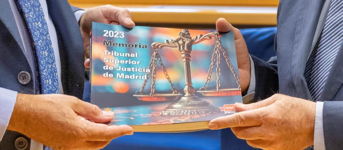 El presidente de la Asamblea recibe la Memoria Anual del Tribunal Superior de Justicia de Madrid

REMITIDA / HANDOUT por ASAMBLEA DE MADRID
Fotografía remitida a medios de comunicación exclusivamente para ilustrar la noticia a la que hace referencia la imagen, y citando la procedencia de la imagen en la firma
25/9/2024