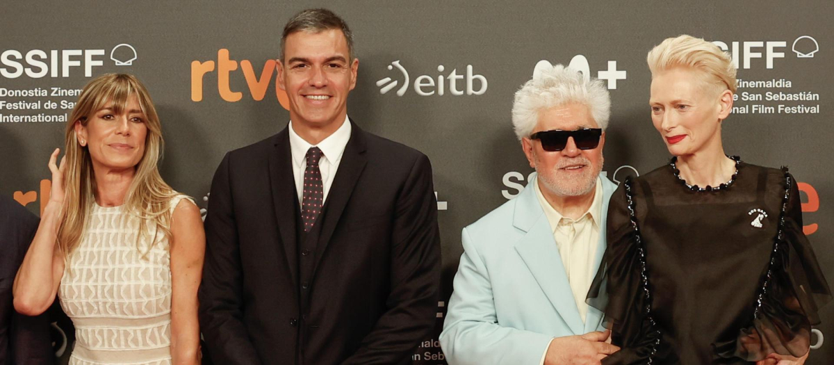 Begoña Gómez, Pedro Sánchez, Almodóvar y Tilda Swinton