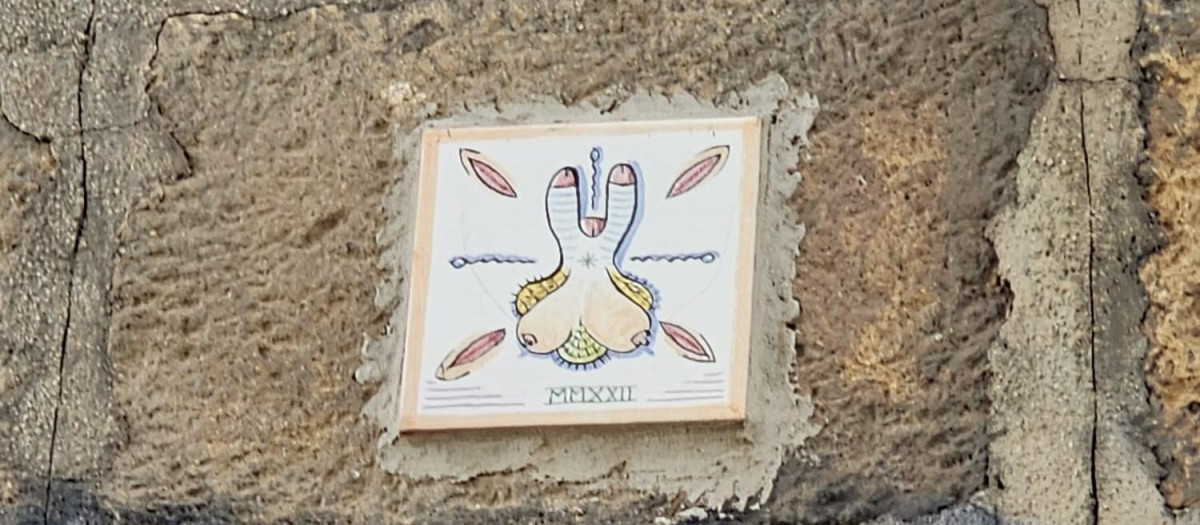 Uno de los azulejos, encontrado en Reus.