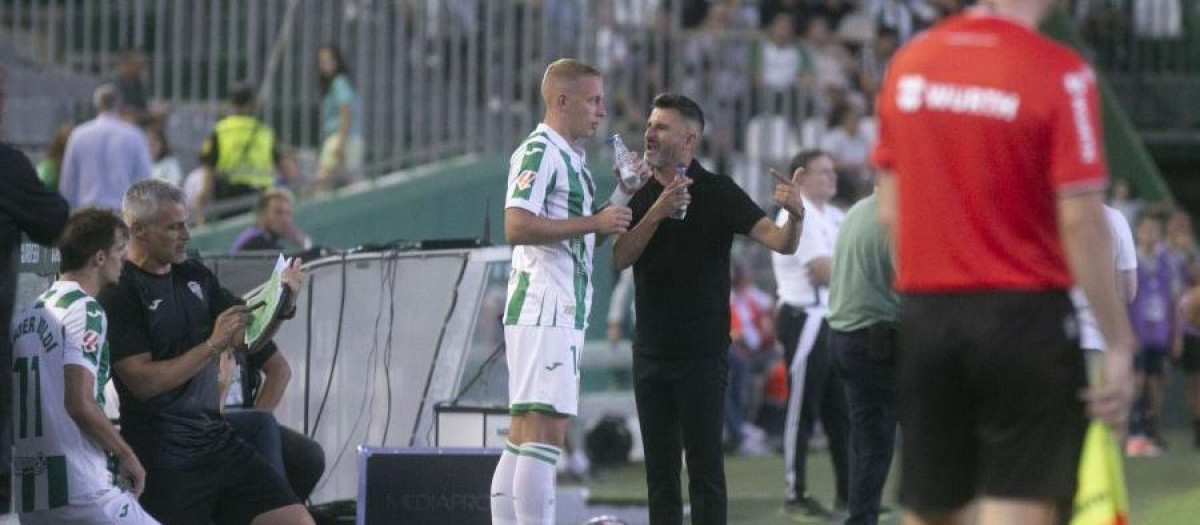 Iván Ania con Obolskii durante el partido del Racing de Ferrol
